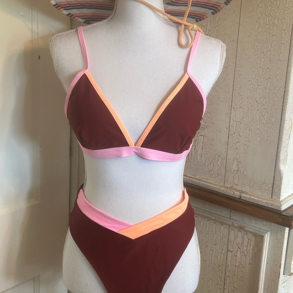 Stylish Women's Swimwear Set in Burgundy and Pink - Picture 15 of 16
